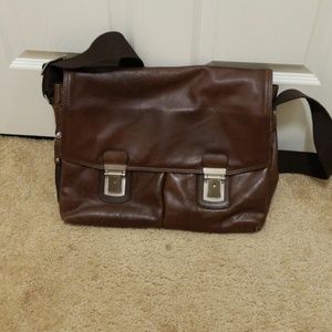 Kenneth Cole Reaction Messenger bag